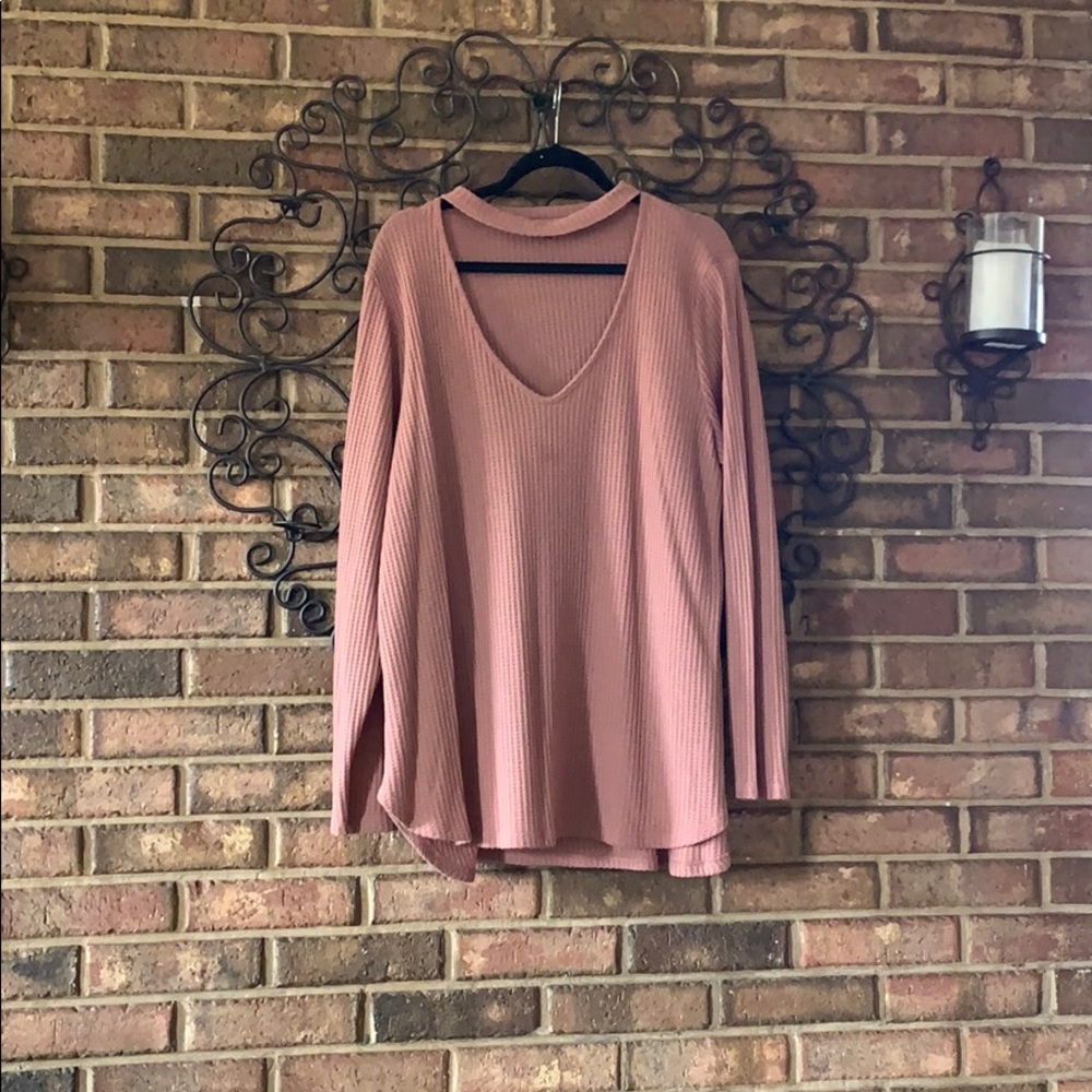 V-neck choker long sleeve